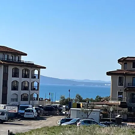 луксозен анастасия-сарафово на 150м от морето Apartment *